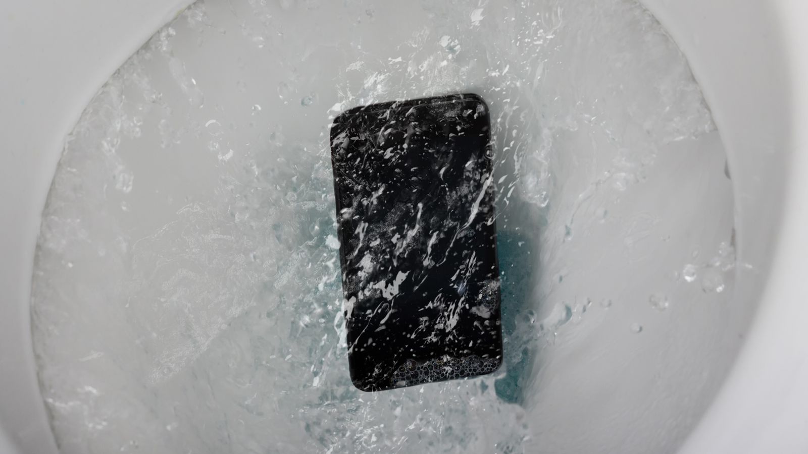 Dropped calls: Half of Britons take their mobile phones to the toilet Dropped calls: Half of Britons take their mobile phones to the toilet