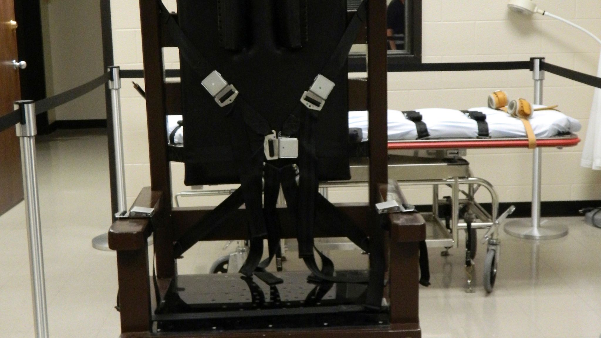 Death row prisoner in Tennessee picks electric chair over lethal