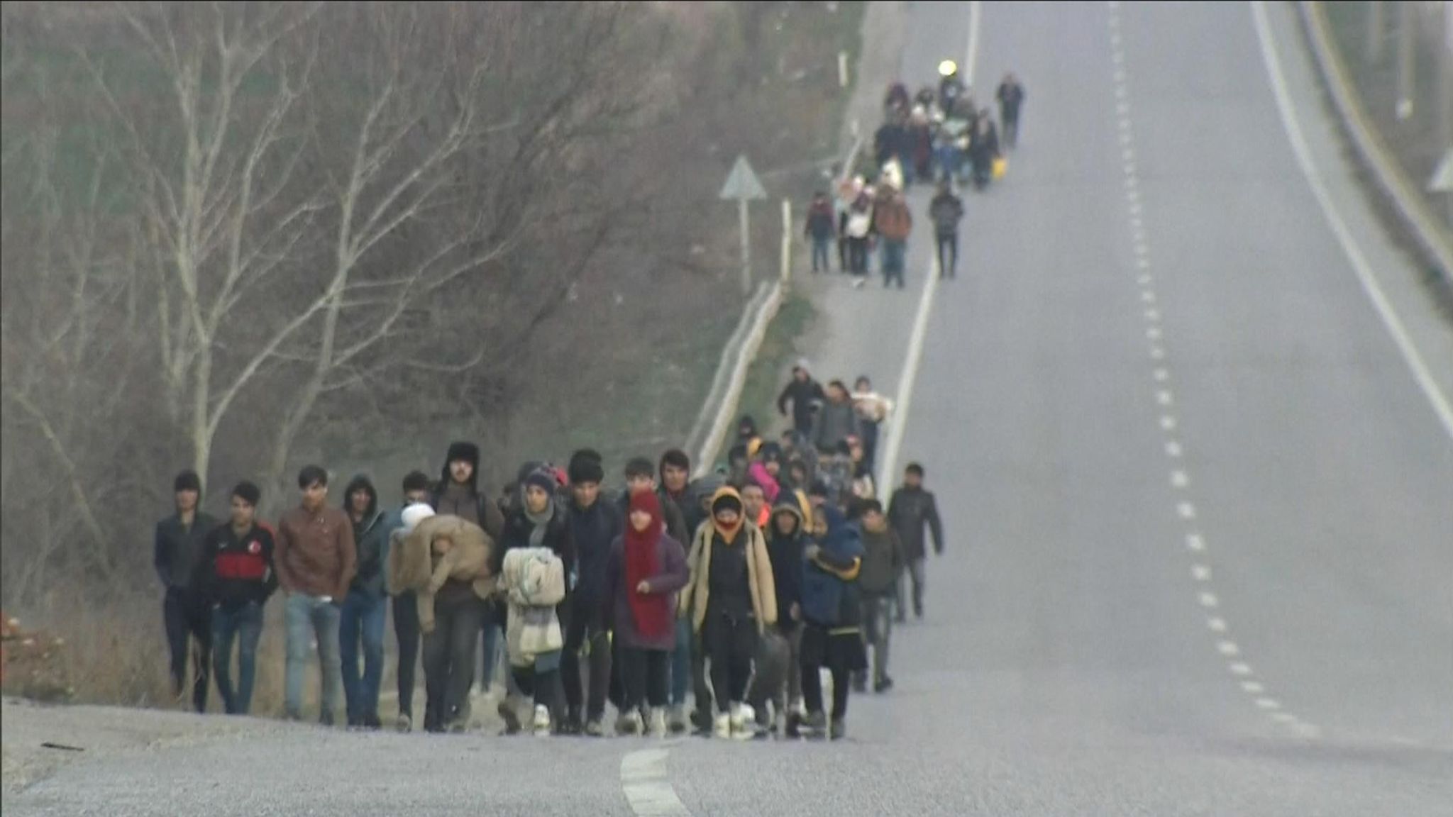 Turkey encouraged hundreds of refugees to head for the border to Europe ...