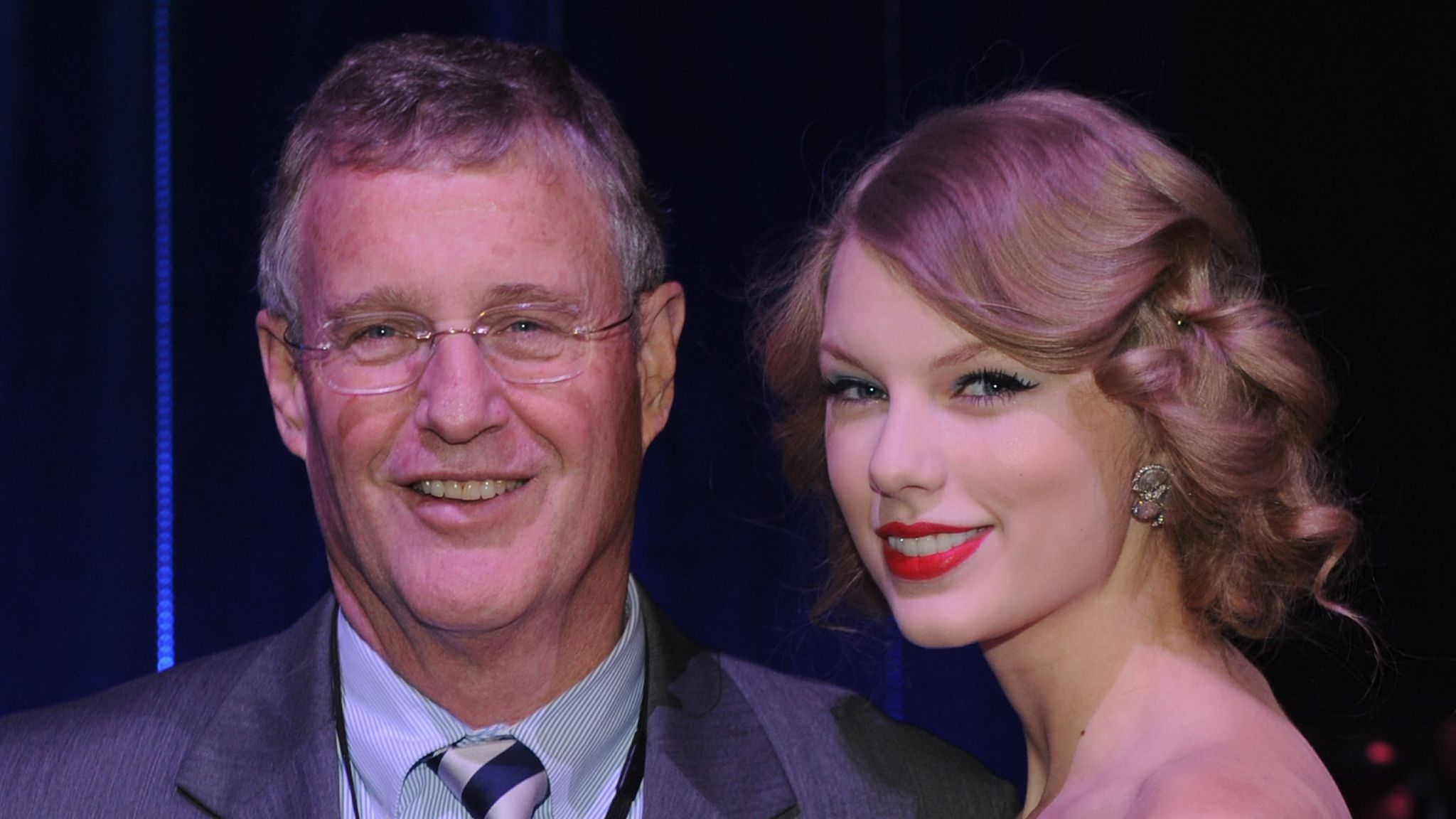 Taylor Swift's father 'fights off burglar who broke into his 4m flat