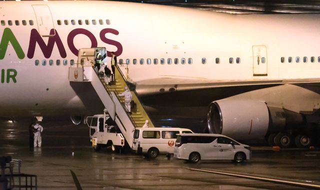 Coronavirus: British passengers on Diamond Princess cruise ship are on their way home