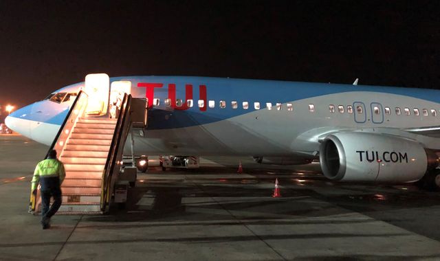 Britons land in Sharm el Sheikh as 5-year flight restriction lifted