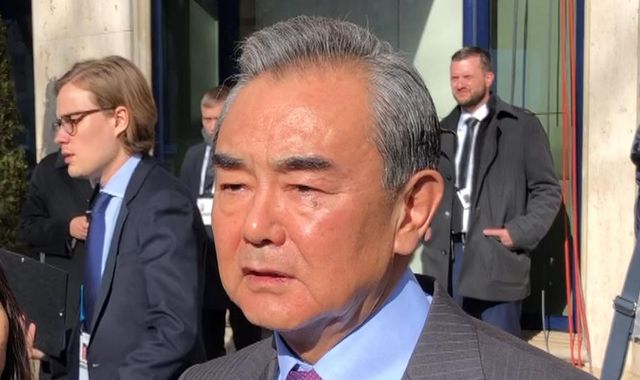 Huawei: China's foreign minister says company 'won't do back door deals' on security