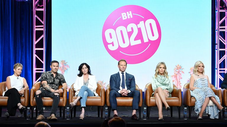 BEVERLY HILLS, CA - AUGUST 07: Gabrielle Carteris, Brian Austin Green, Shannen Doherty, Ian Ziering, Jennie Garth andTori Spelling of BH 90210 speak during the Fox segment of the 2019 Summer TCA Press Tour at The Beverly Hilton Hotel on August 7, 2019 in Beverly Hills, California. (Photo by Amy Sussman/Getty Images)