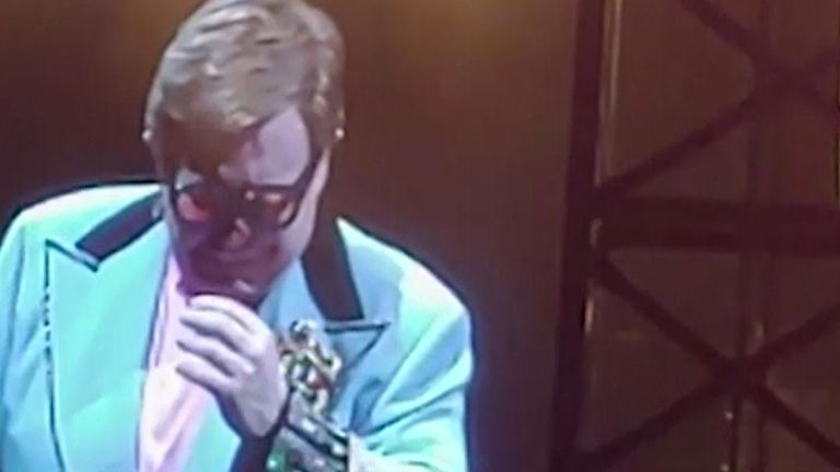 An Emotional Elton John Had To Cut Short A Performance In New Zealand ...