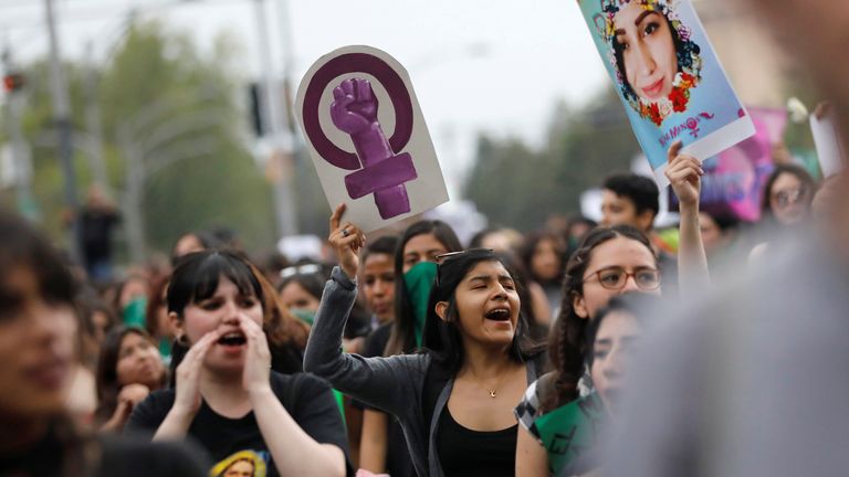 Hundreds in Mexico protest against &#39;femicide state&#39;