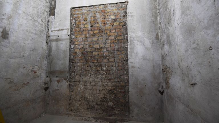 Secret 17th Century Doorway Discovered In Parliament During Restoration 