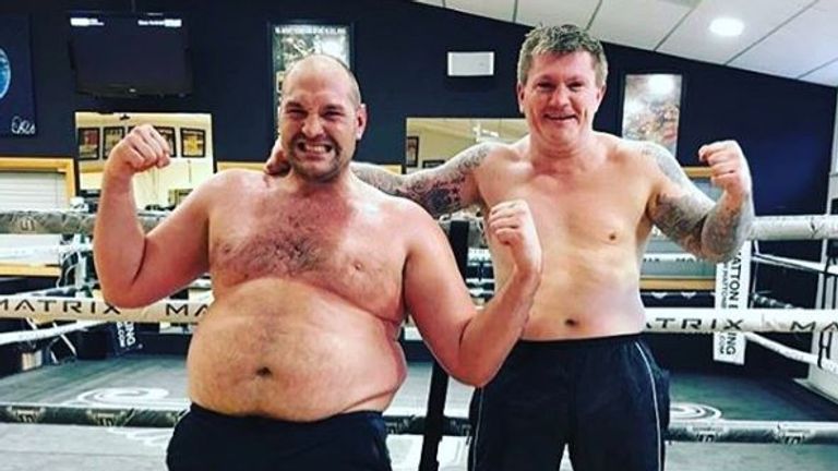 Fury shows off his physique with Ricky Hatton in 2017