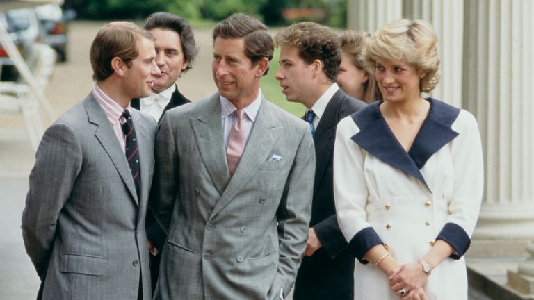 Queen S Nephew The Earl Of Snowdon And Wife Agree Amicable Divorce Uk News Sky News