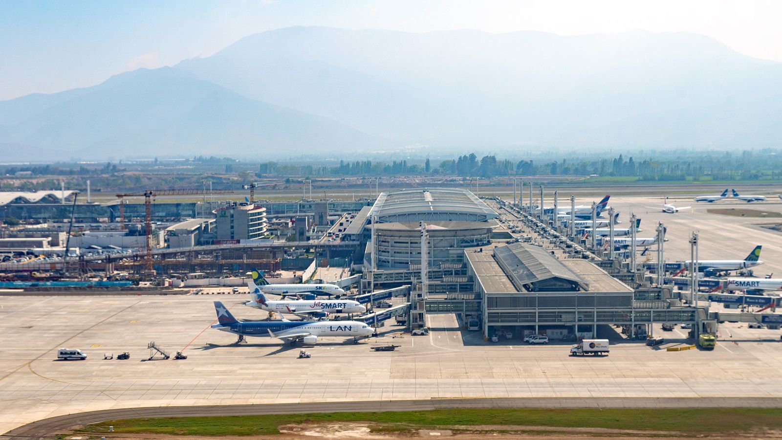 Armed thieves disguised as couriers snatch £10m in cash from Santiago