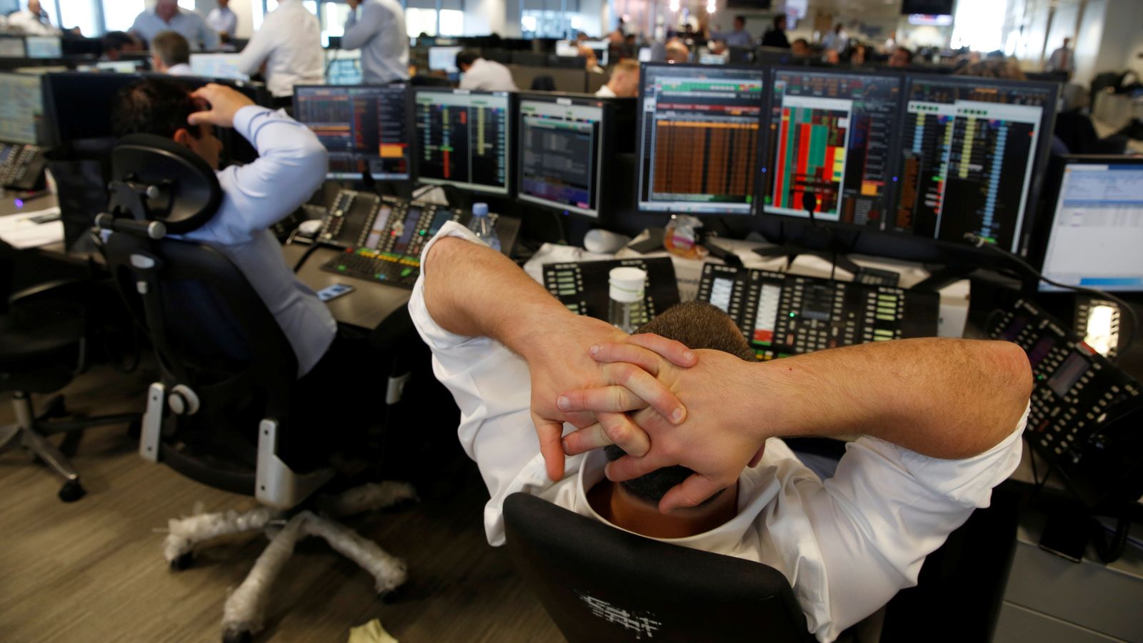 FTSE 100 marks worst quarter since 1987, down nearly 14% FTSE 100 marks worst quarter since 1987, down nearly 14%
