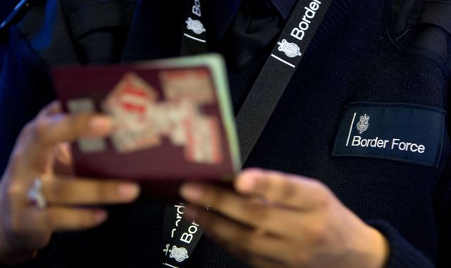 Coronavirus: Quarantine delay let up to 10,000 travellers bring COVID-19 to UK - senior MPs