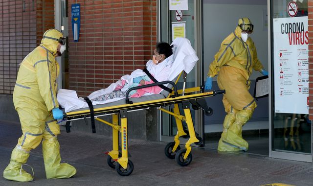 Coronavirus: Deaths in Spain fall for fourth day in a row
