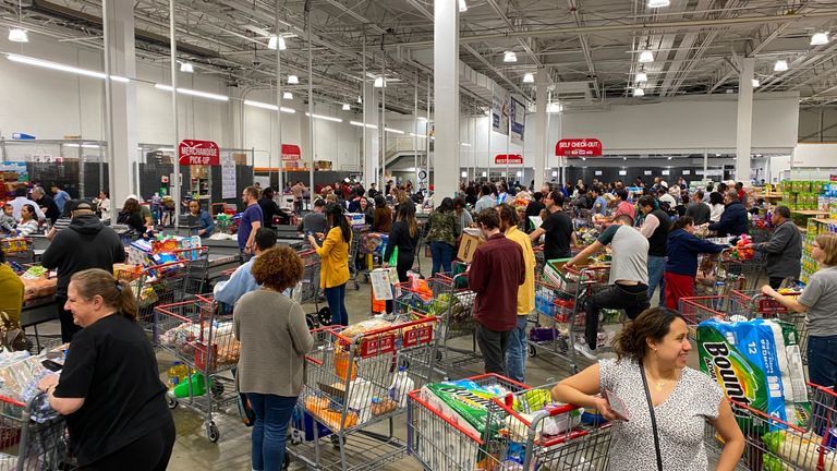 Shoppers line up with full carts in a supermarket in Virginia on March 13, 2020. - Earlier in the day US president Donald Trump declared coronavirus a national emergency. (Photo by Daniel SLIM / AFP) (Photo by DANIEL SLIM/AFP via Getty Images)