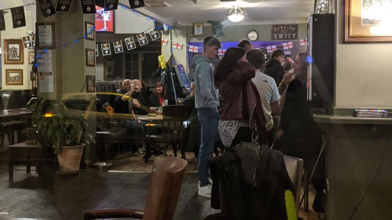 People in The Smugglers Return pub in Worthing, Pic: Lucy Goacher/@goachwriter