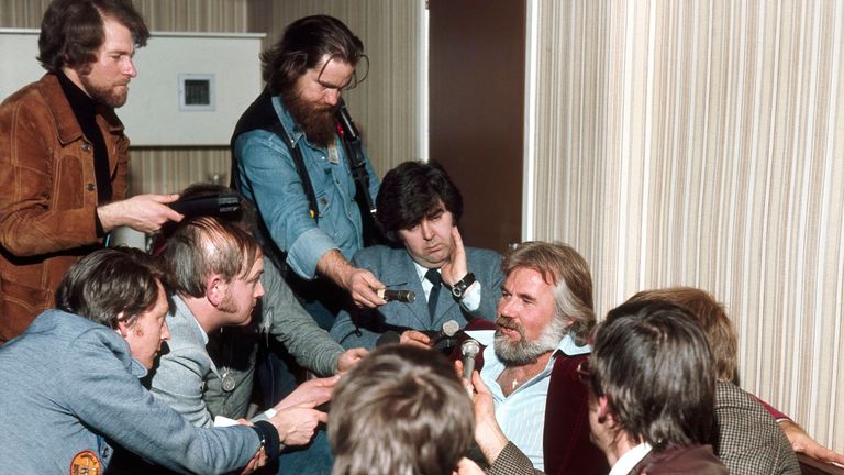 Kenny Rogers Speaks With Journalists