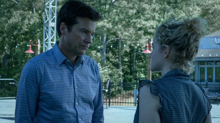 Jason Bateman y Julia Garner en Ozark.  Foto: Netflix