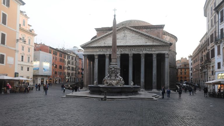 The centre of Rome is seen completely deserted