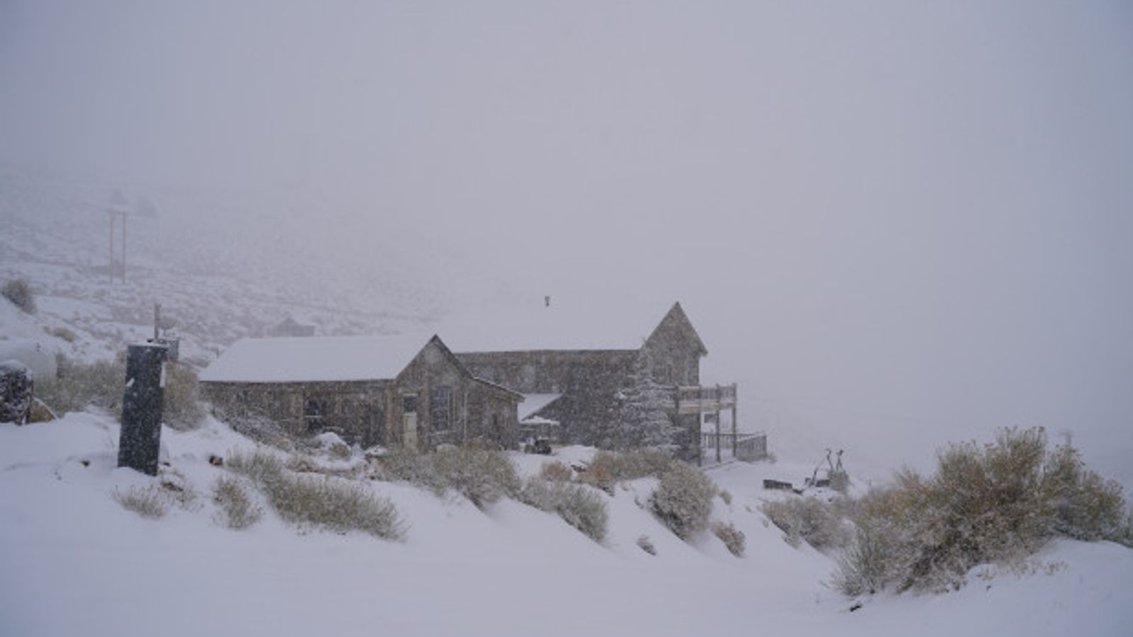 Man Stranded For Months In Desert Ghost Town Cerro Gordo Decides To Stay