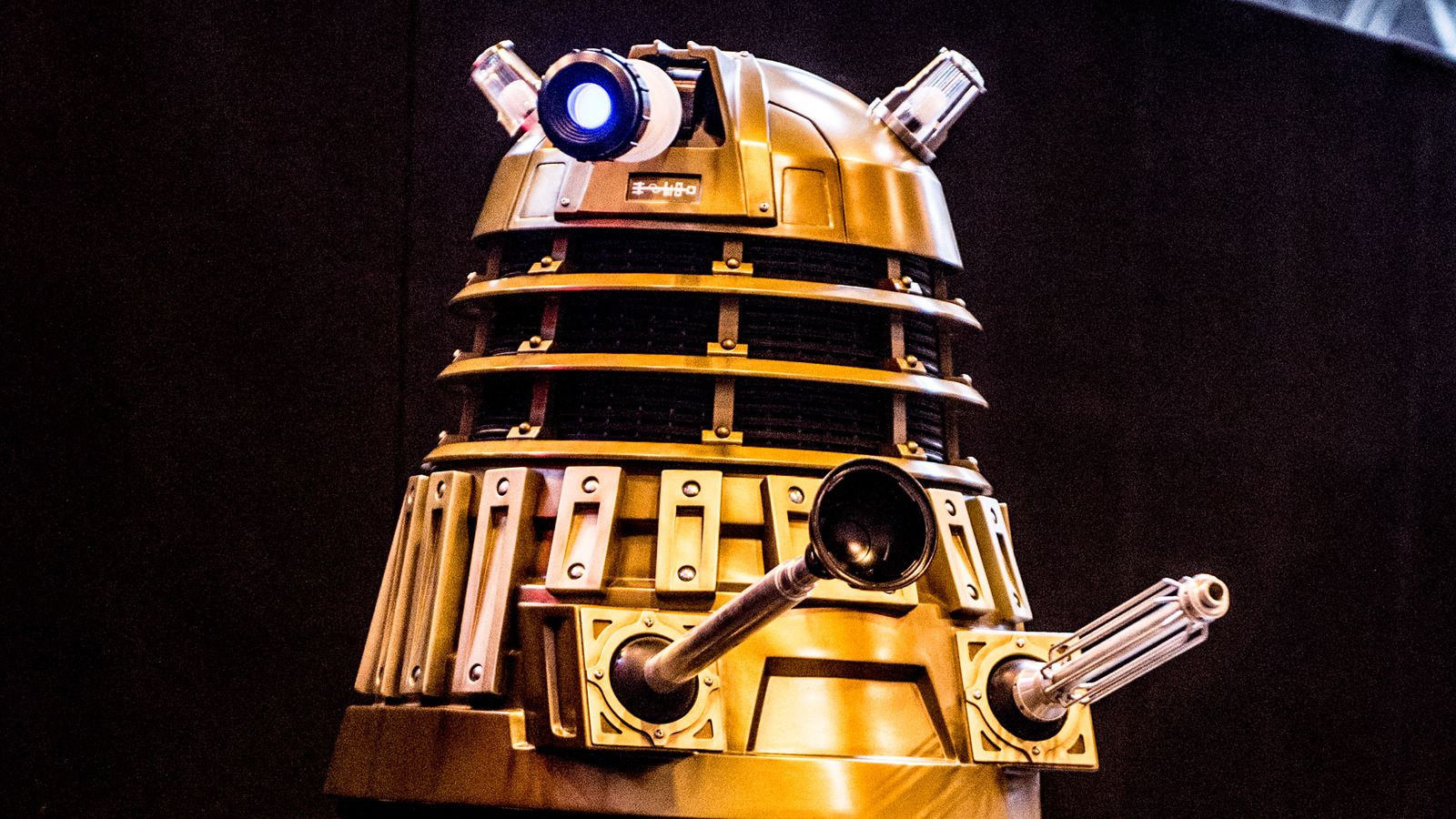 Coronavirus: Dalek patrols streets ordering humans to 'self-isolate'