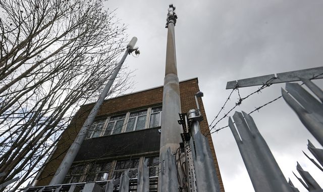 Coronavirus: 90 attacks on phone masts reported during UK's lockdown