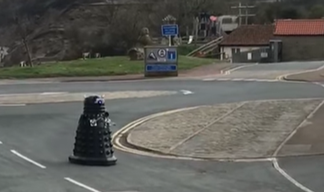 Coronavirus: Dalek patrols streets ordering humans to 'self-isolate'