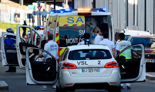 Coronavirus: France death toll tops 6,500 as world faces critical equipment shortage