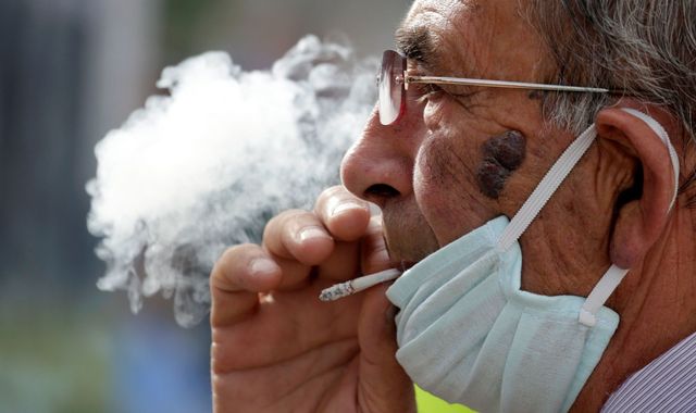 Coronavirus: 1.3 billion smokers urged to quit to reduce COVID-19 risks