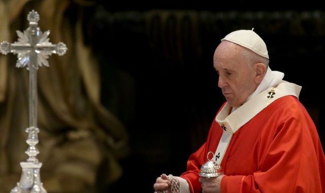 Coronavirus: Pope Francis holds Palm Sunday mass behind closed doors