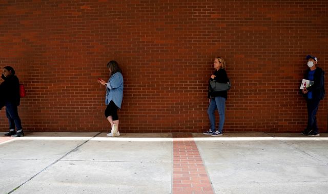 Coronavirus: One in ten US workers lose jobs in last three weeks