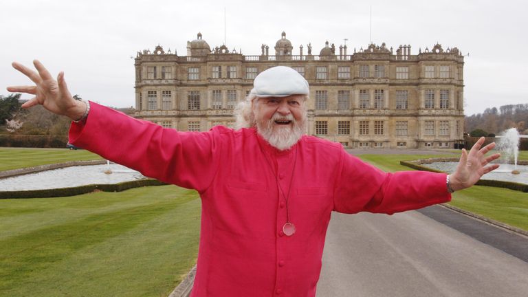 Lord Bath in front of Longleat House, as Longleat Safari Park celebrates its 40th anniversary this year. PRESS ASSOCIATION Photo. Picture Date: Tuesday 11 March 2006. Longleat was one of the first stately homes to open its doors to the public and was also one of the the first places, outside Africa, to open a Safari Park. PRESS ASSOCIATION Photo. Photo credit should read: Barry Batchelor/PA