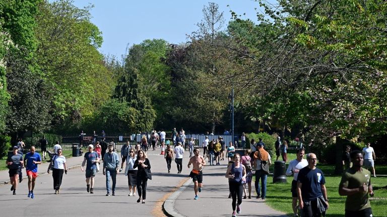 People walk in the sunshine in Victoria Park, east London on April 25, 2020, during the national lockdown due to the novel coronavirus COVID-19 pandemic. - Boris Johnson&#39;s government on Saturday was embroiled in a political row after it emerged his chief advisor attended meetings of the main scientific group advising ministers on the coronavirus pandemic in Britain. Downing Street was forced to deny that Dominic Cummings and another advisor, Ben Warner, were members of the politically independen