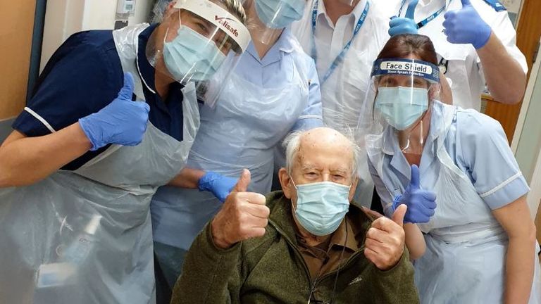 Coronavirus: 101-year-old man gives thumbs up with nurses as he ...