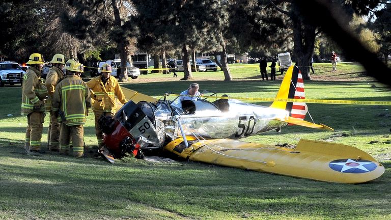 The remains of Harrison Ford&#39;s plane after crashing on a golf course on March 5, 2015 in Venice, California
