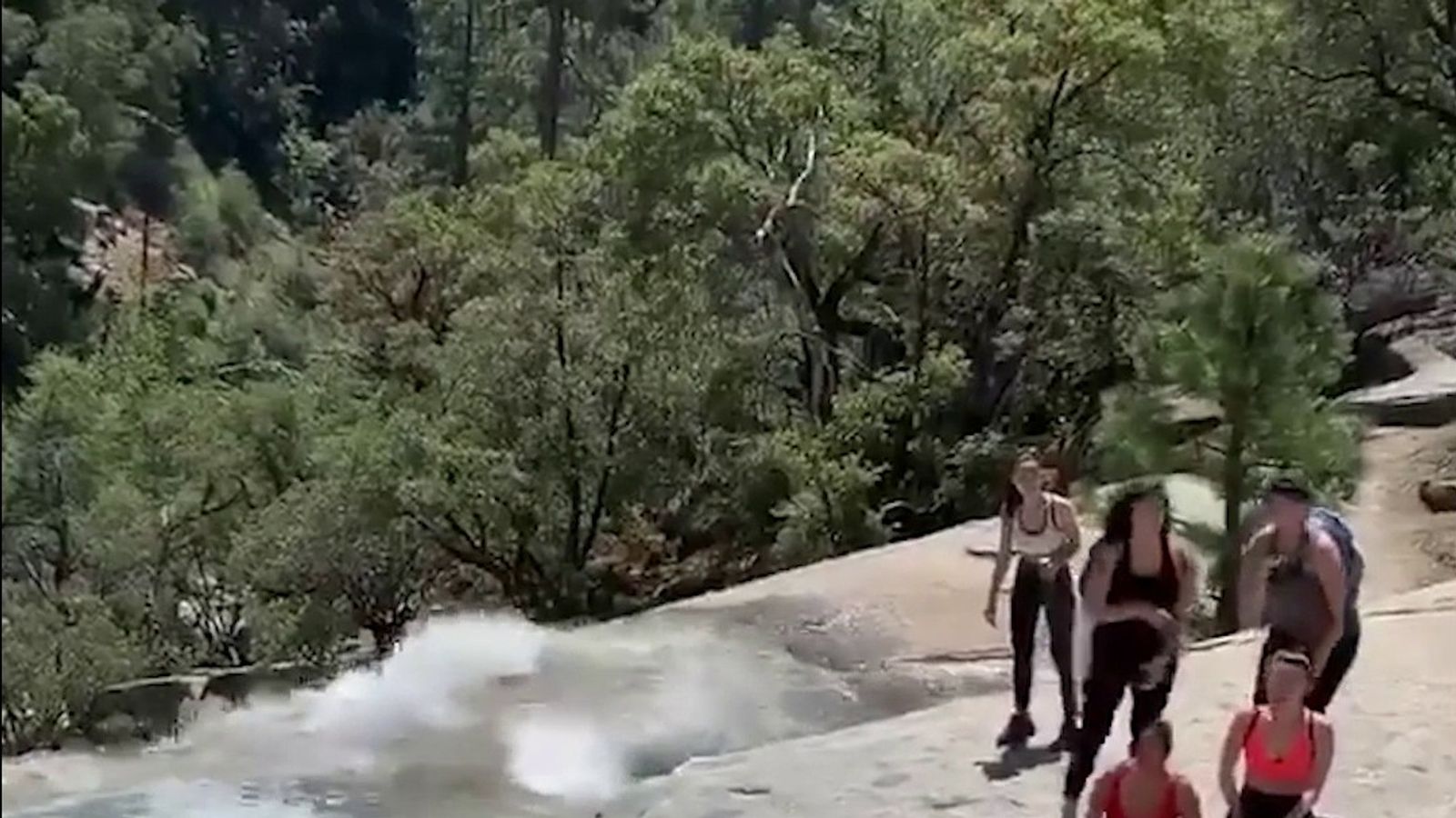 California Offduty officer comes to the rescue after hiker is swept(02)