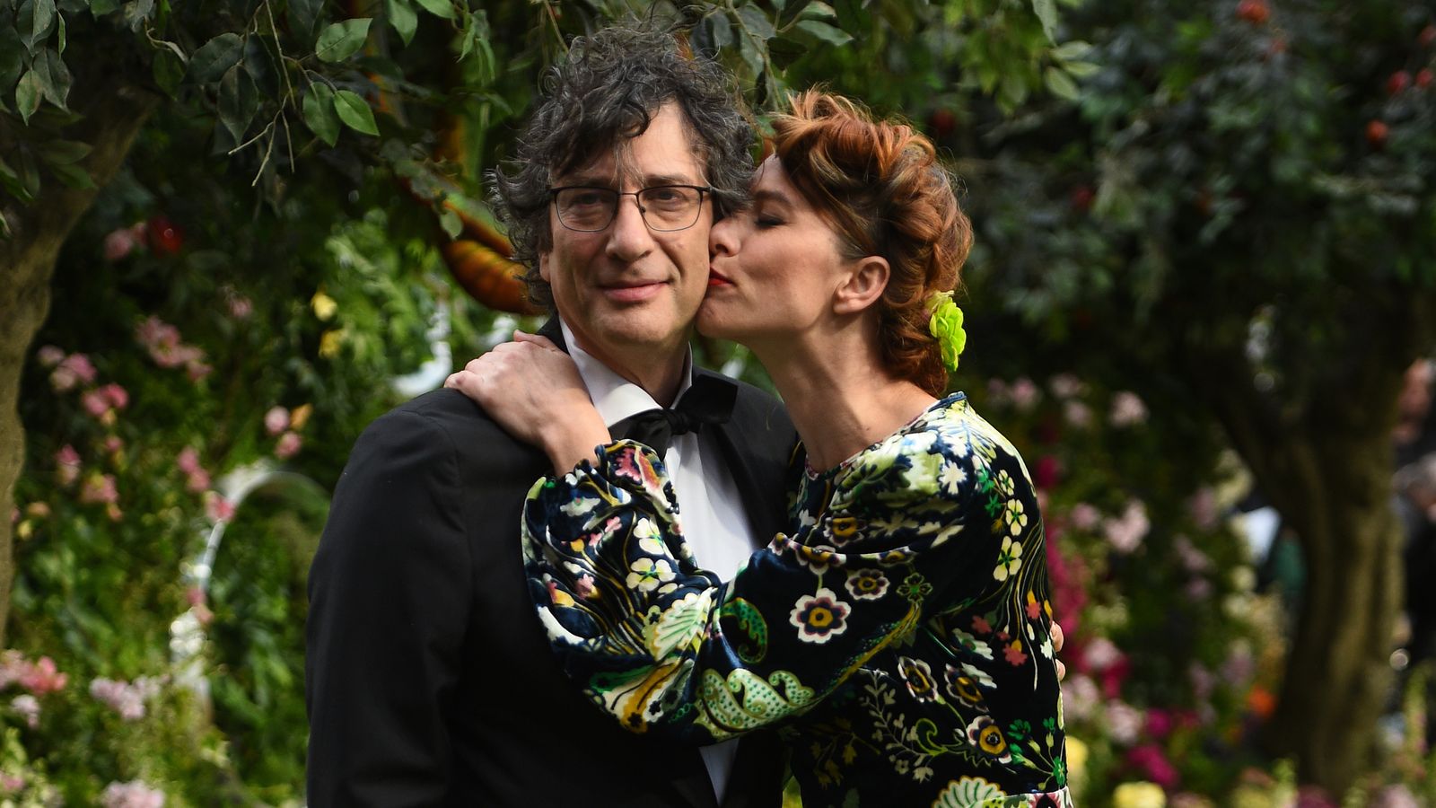 Coronavirus: Police speak to Neil Gaiman after 11,000-mile trip from