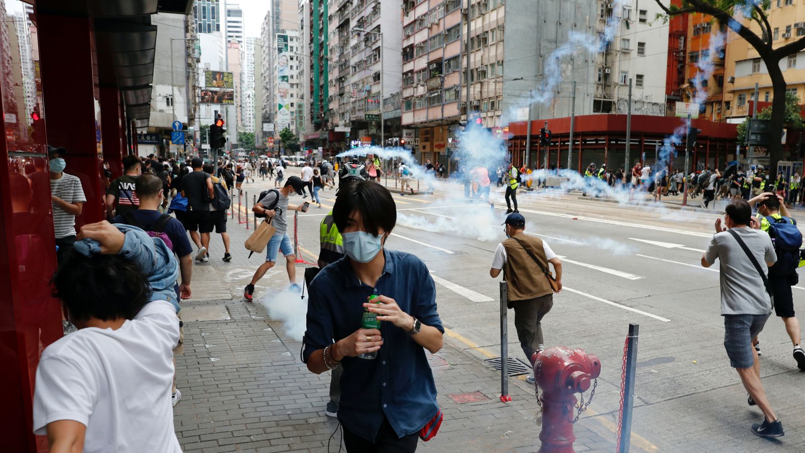 Hong Kong protesters hit with teargas as world figures condemn China's ...
