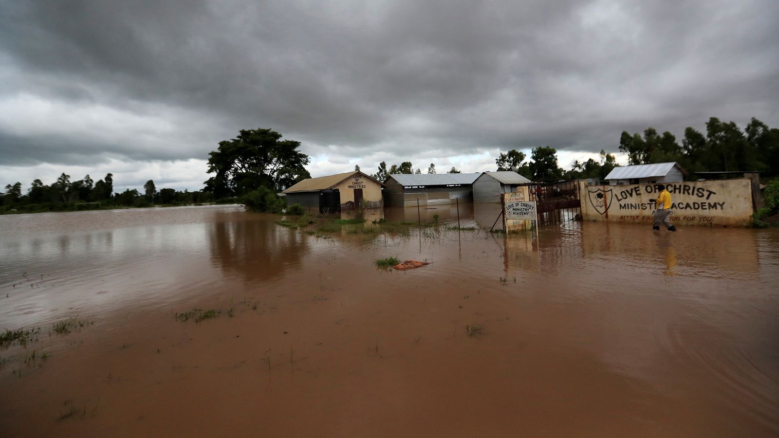 Kenya Severe flooding kills nearly 200 people and displaces 100,000