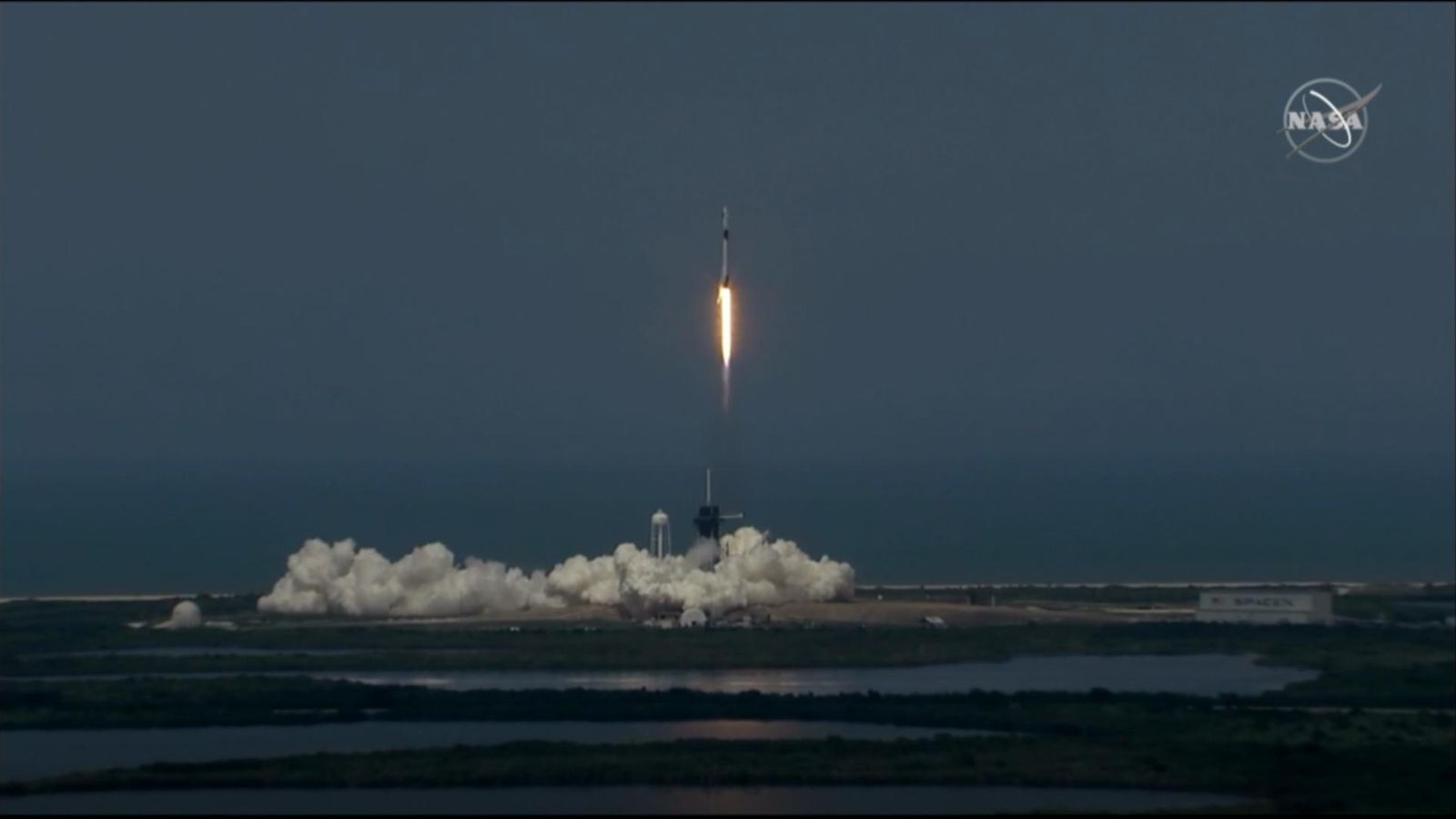 Live Nasa And Spacex Launches Rocket Carrying Astronauts To Iss