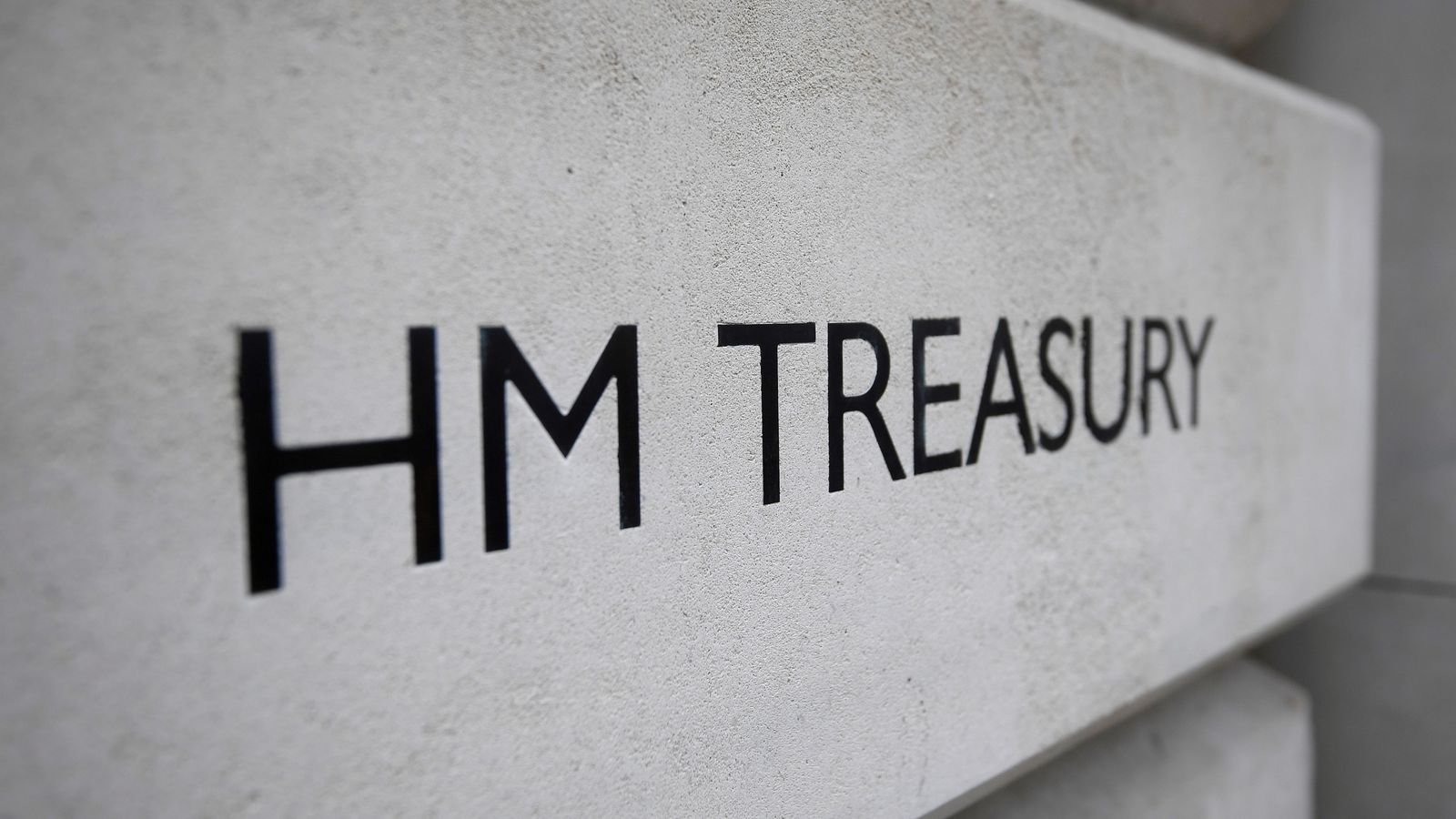 Plunge in value of Treasury bond fund could cost £8,900 for every household in UK, Labour says