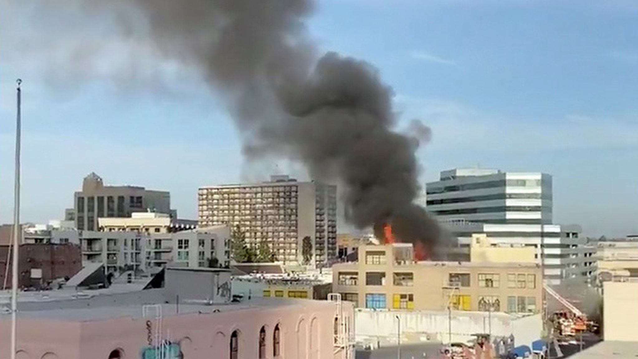 11 Firefighters Injured In 'significant Explosion' During Downtown Los ...