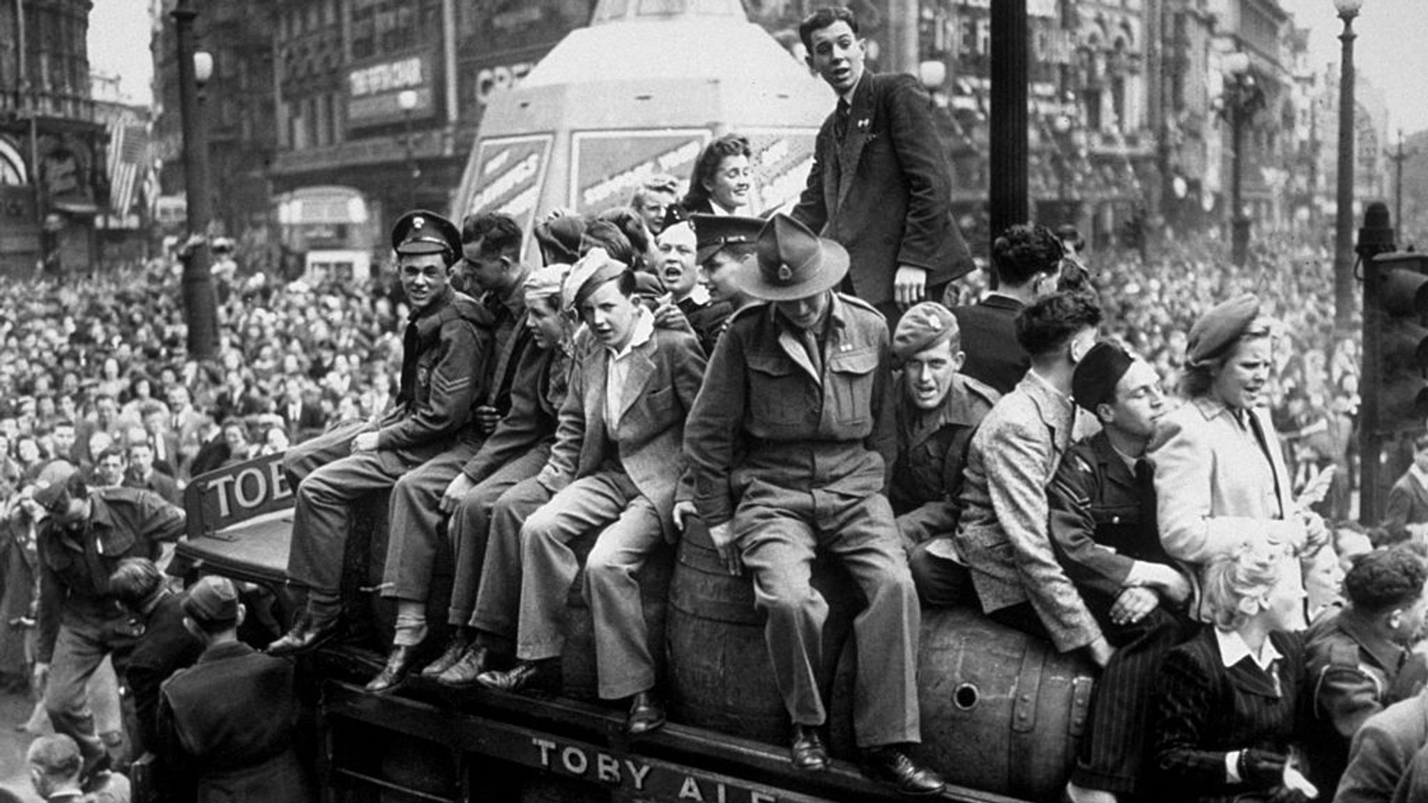 Великобритания во времена второй мировой. Конец второй мировой войны. Британия 1945. Англия во второй мировой войне. Лондон 1945 год.