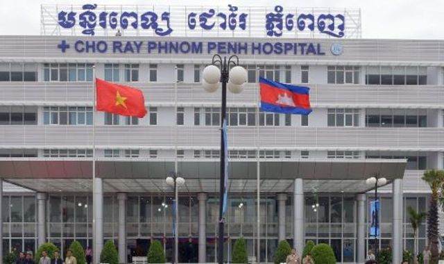 Coronavirus: British pilot with COVID-19 in Vietnam wakes from coma but needs lifesaving lung transplant