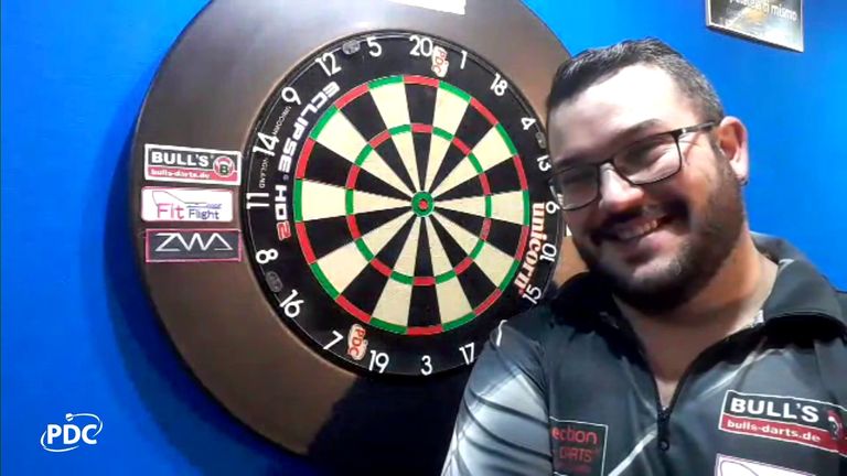 PDC Home Tour: Cristo Reyes defeats John Henderson to win a tight group 29 | Darts News 4