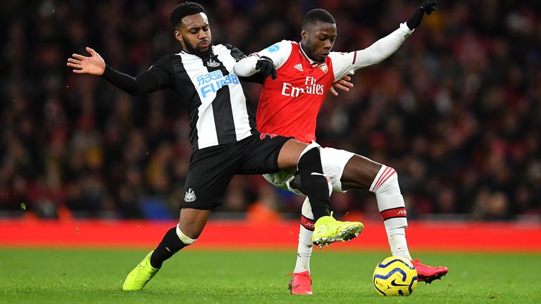 Danny Rose challenges Arsenal&#39;s Nicolas Pepe