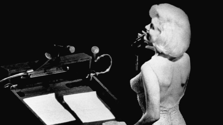 Monroe sings Happy Birthday to President Kennedy