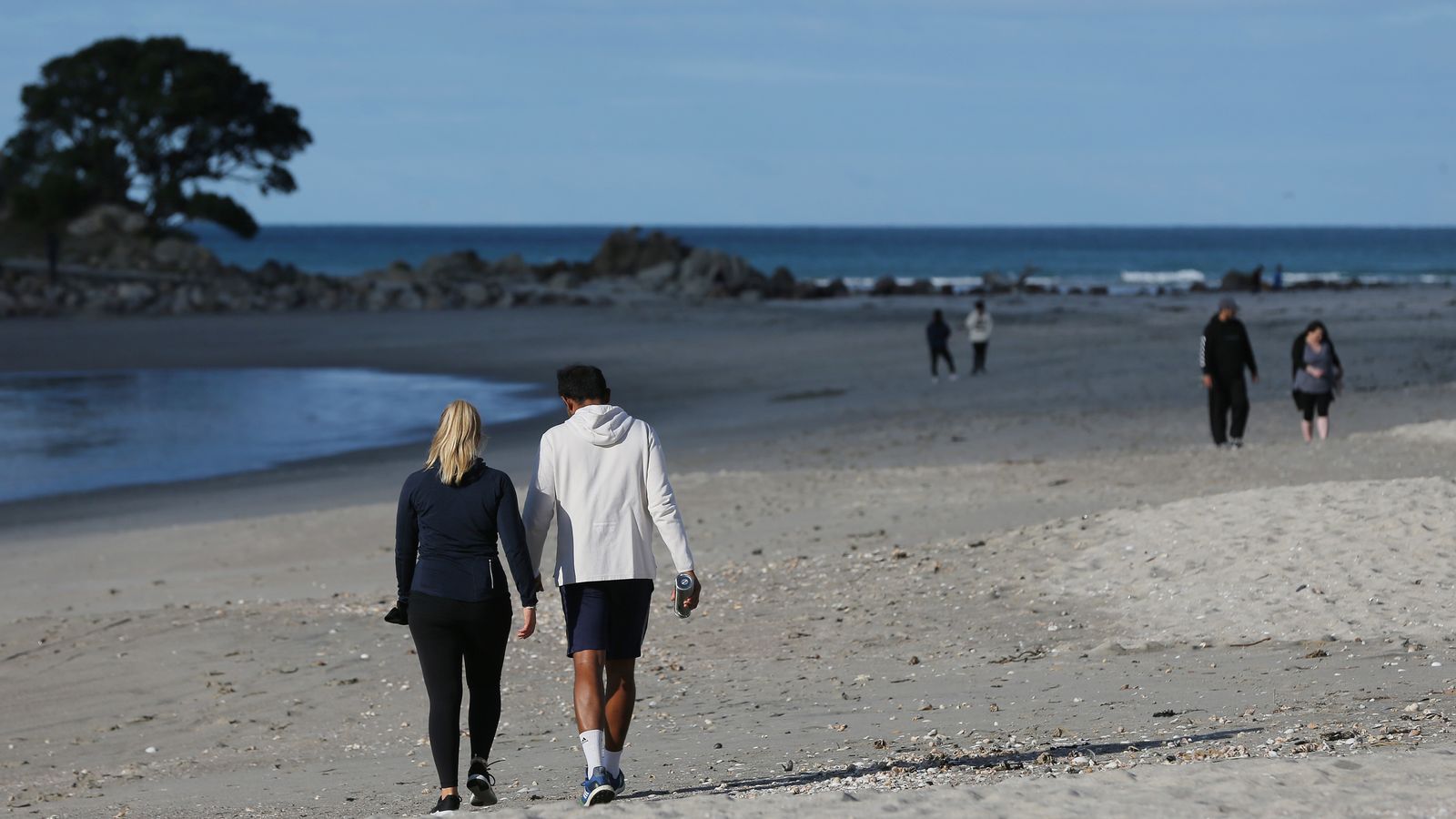 Coronavirus Travellers from the UK take COVID19 back into New Zealand