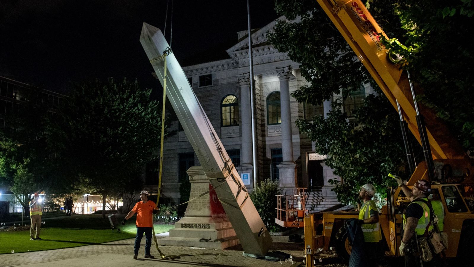 Confederate monument taken down in amid cheers US News Sky News