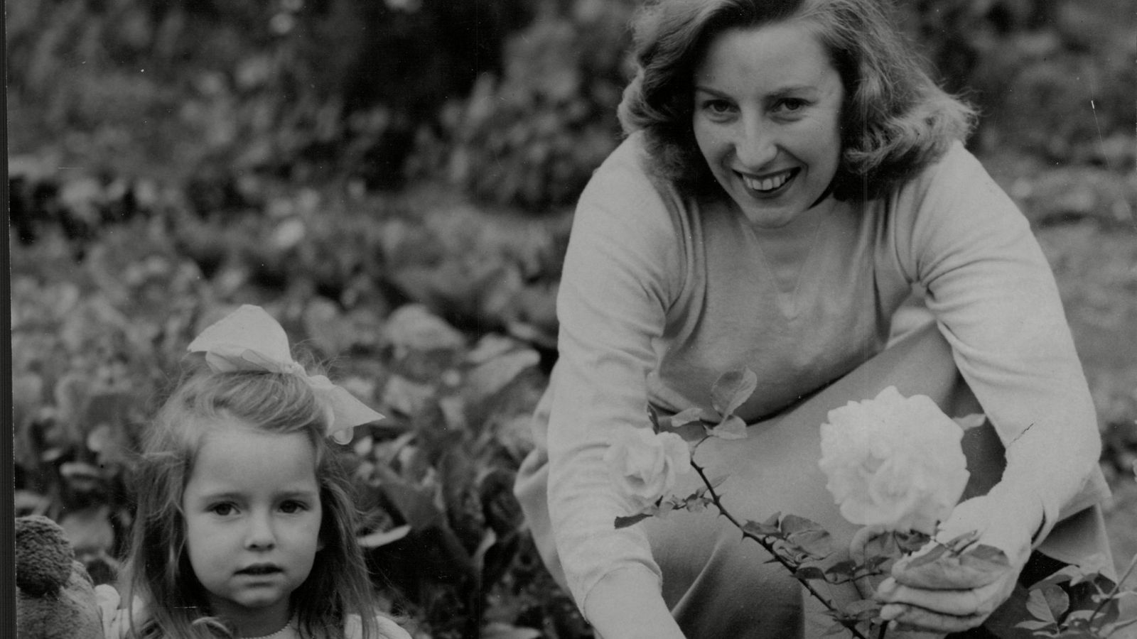 Dame Vera Lynn dies aged 103, her family says | Ents & Arts News | Sky News