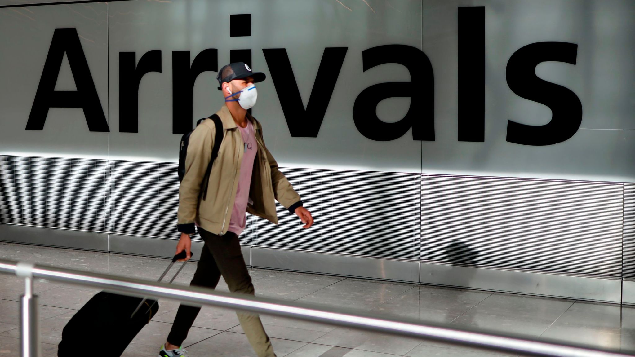 Coronavirus: Airlines call for US-UK 'testing trial' to resume more international flights